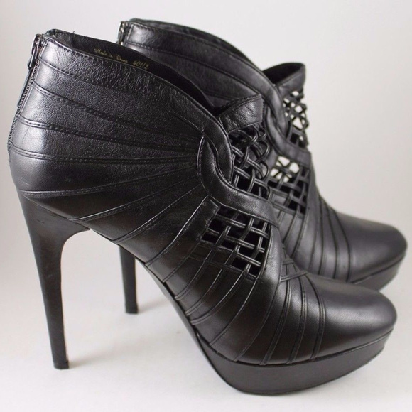 ELIE TAHARI BLACK LEATHER BOOTIES SZ 40.5 - Picture 1 of 5